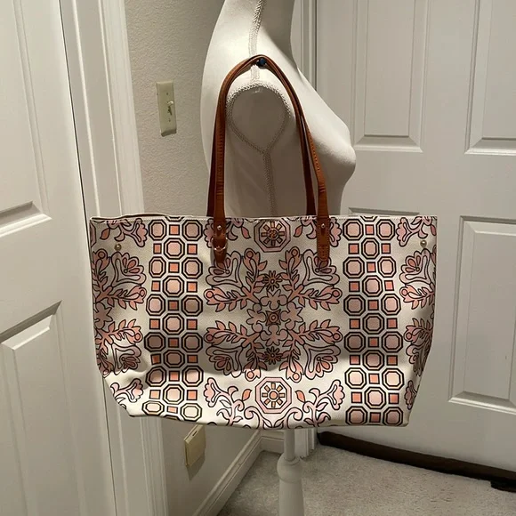 Tory Burch handbag - can stay open or snapped in on both sides - Picture 1 of 6